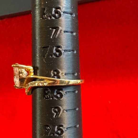 Elegant Gold and Silver Heart Ring - Picture 2 of 6